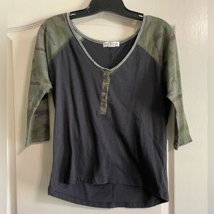 Billabong Quarter Sleeve Top